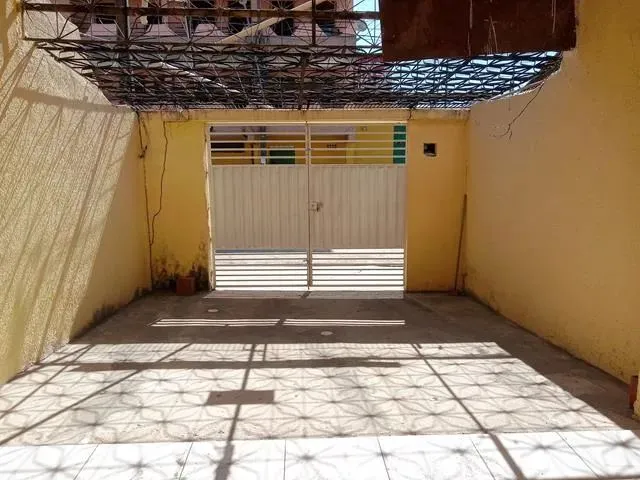 Imagem 4: Excelente Imovel, com 2 Quartos, Sendo Uma Suíte, Garagem, Quintal, Forrada e Gradeada
