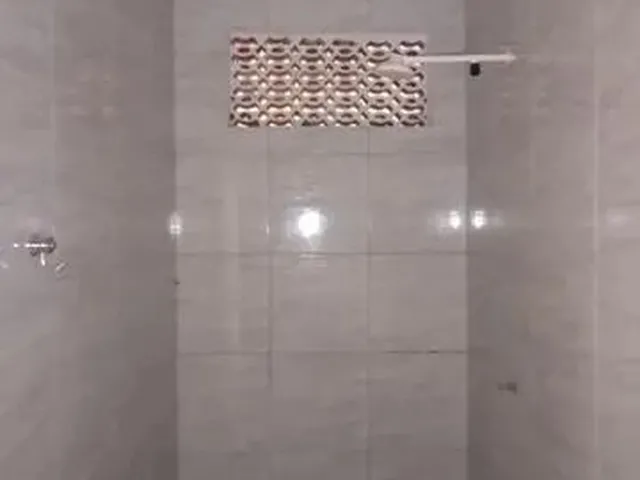 Imagem 2: Excelente Imovel, com 2 Quartos, Sendo Uma Suíte, Garagem, Quintal, Forrada e Gradeada