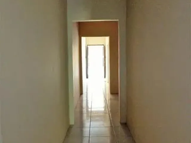 Imagem 12: Excelente Imovel, com 2 Quartos, Sendo Uma Suíte, Garagem, Quintal, Forrada e Gradeada
