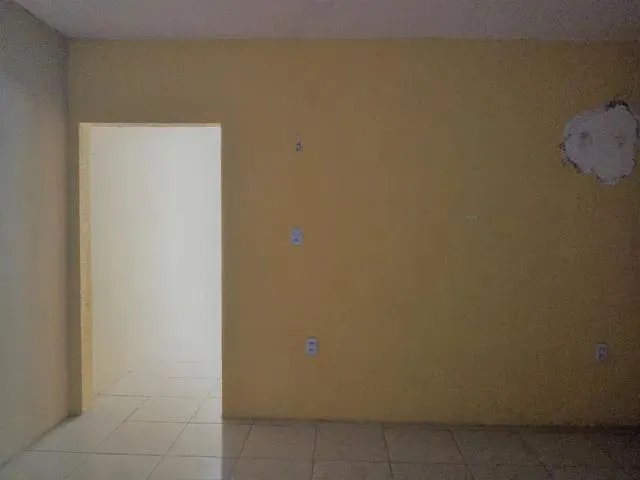 Imagem 9: Excelente Imovel, com 2 Quartos, Sendo Uma Suíte, Garagem, Quintal, Forrada e Gradeada