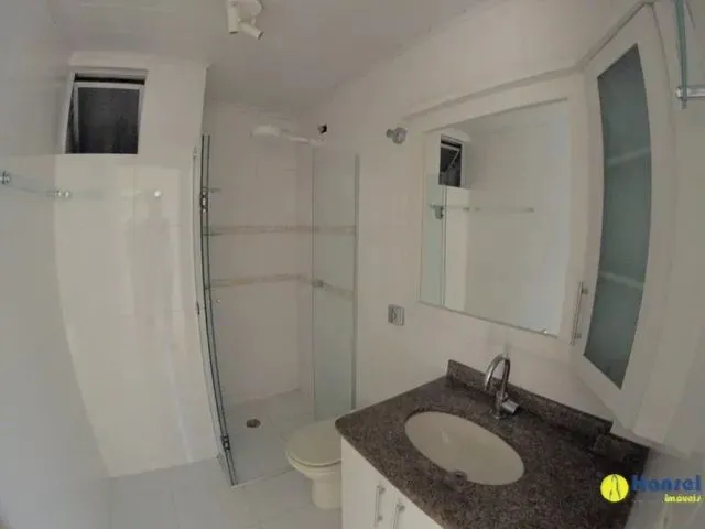Imagem 1: Apartamento com 2 Quartos para Alugar por R$ 1000.00, 67.00 M2 - Hauer - Curitiba/Pr