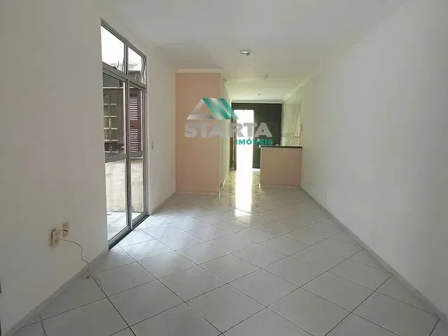 Imagem 2: Casa com 3 Dormitórios e Piscina À Venda, - Lagoa Redonda - Fortaleza/Ce