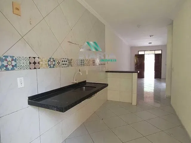 Imagem 3: Casa com 3 Dormitórios e Piscina À Venda, - Lagoa Redonda - Fortaleza/Ce