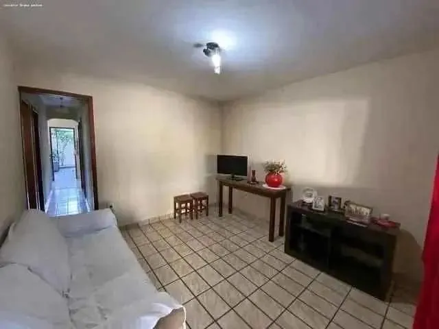 Imagem 6: Casa com Piscina no Lírio do Vale