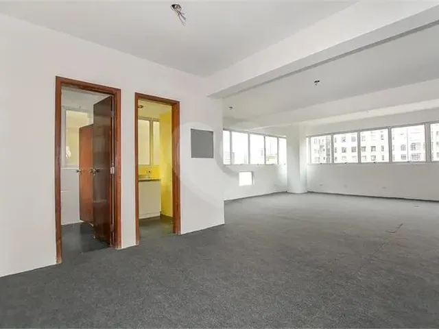Imagem 2: Sala Comercial no Centro de Curitiba com Mais de 130M²