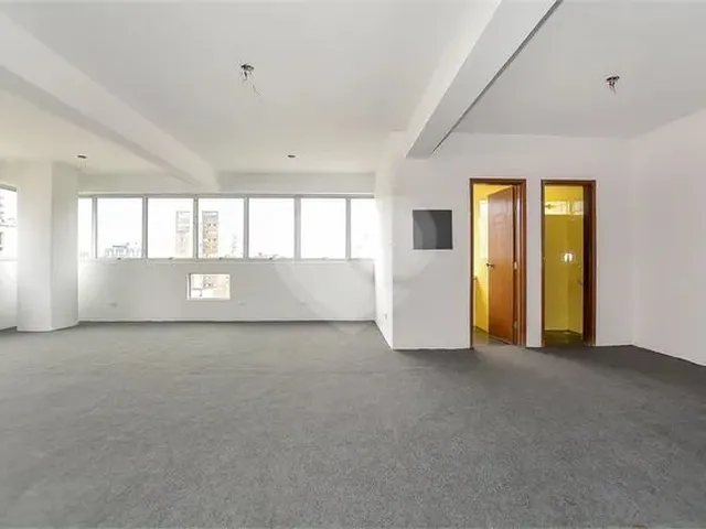 Imagem 16: Sala Comercial no Centro de Curitiba com Mais de 130M²
