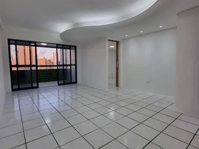 Imagem: O apartamento possui 4 Dormitórios, 1 Suíte, 3 Banheiros,