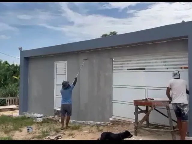 Imagem: A casa possui 2 Dormitórios, 1 Banheiro, 2 Vagas na