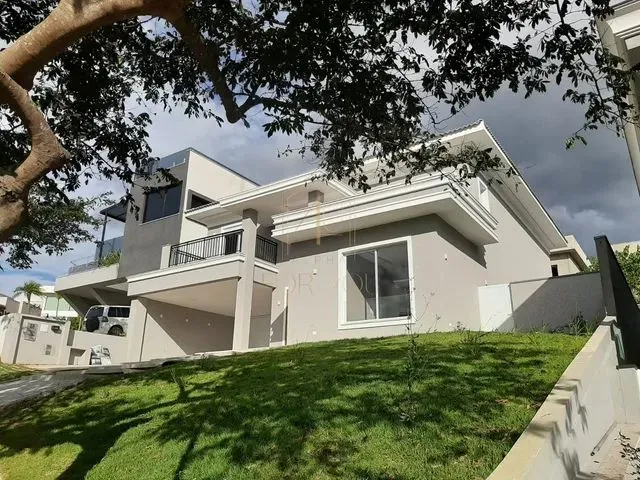 Imagem: A casa possui 4 Dormitórios, 4 Suítes, 5 Banheiros, 5