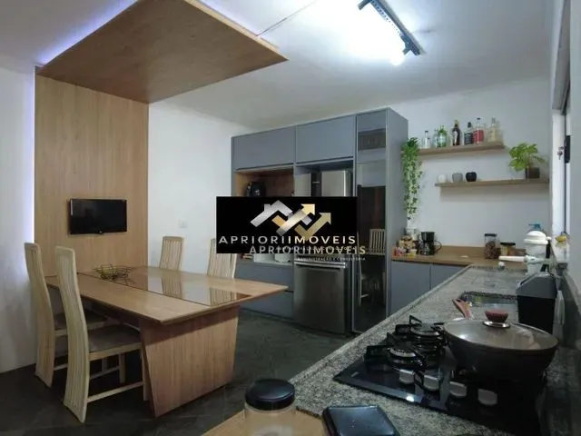 Imagem: A casa possui 3 Dormitórios, 5 Banheiros, 5 Vagas na