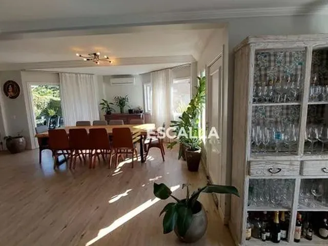 Imagem: Casa com 4 Quartos em Condomínio Fechado