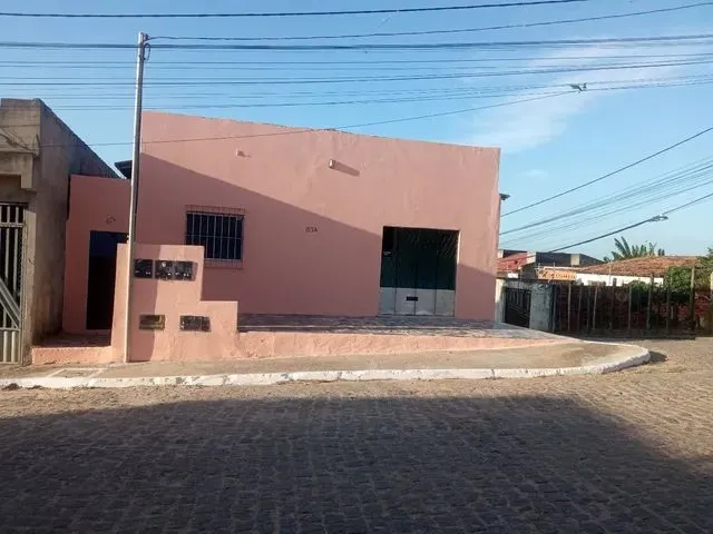 Imagem: A casa possui 2 Dormitórios, 1 Banheiro, 1 Vaga na