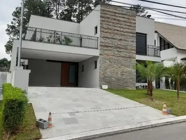 Imagem: A casa possui 4 Dormitórios, 4 Suítes, 5 Banheiros, 5