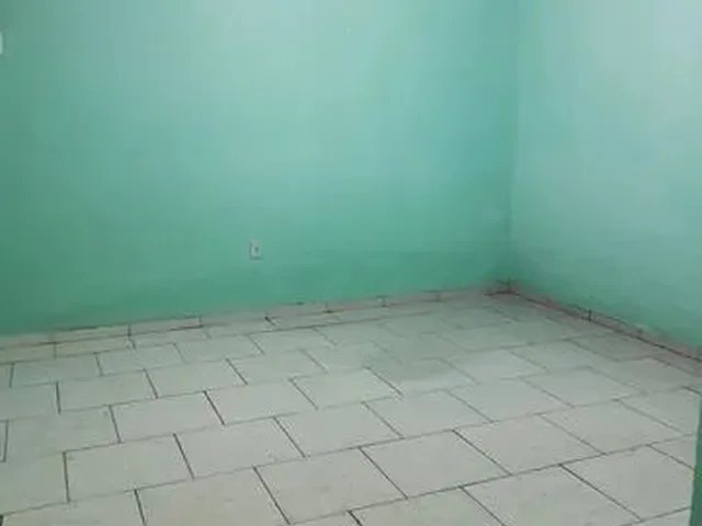 Imagem 2: Kitnet para Aluguel com 1 Quarto, Banheiro, Varanda e Área de Serviço - Nova Iguaçu