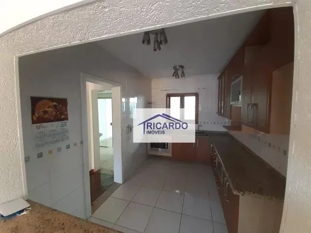 Imagem: Sobrado com 4 Dormitórios para Alugar