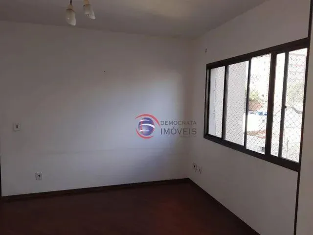 Imagem: O apartamento possui 2 Dormitórios, 1 Banheiro, 1 Vaga na