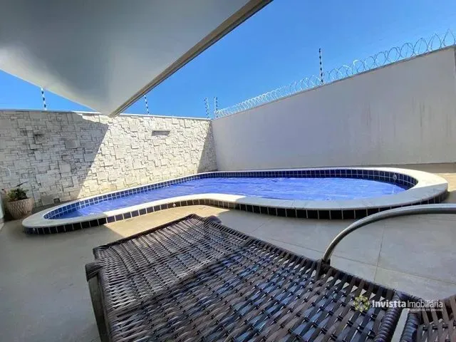 Imagem: Casa com 4 Dormitórios À Venda, 293 M²