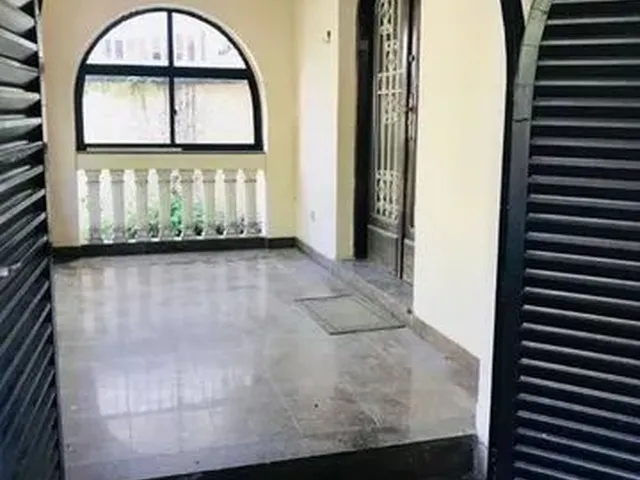 Imagem: Casa À Venda, 4 Quartos, 1 Suíte, 1 Vaga