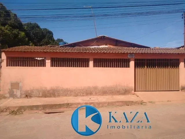 Imagem: Casa Vazada com 02 Quartos, Quintal Cimentado