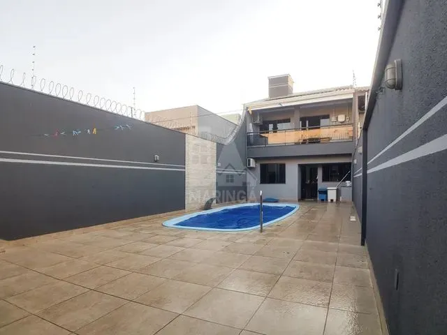 Imagem: Sobrado com Piscina À Poucos Metros da