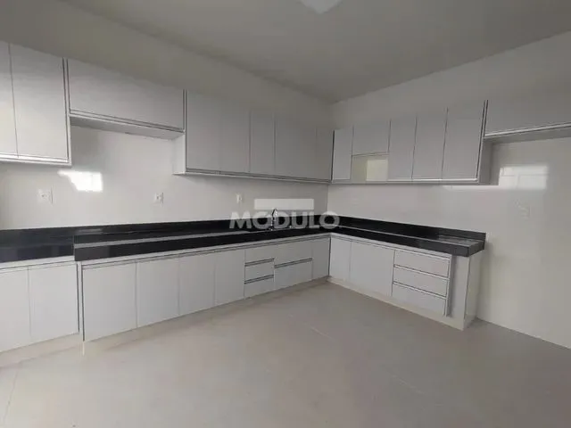 Imagem: Casa Residencial no Bairro santa Mônica