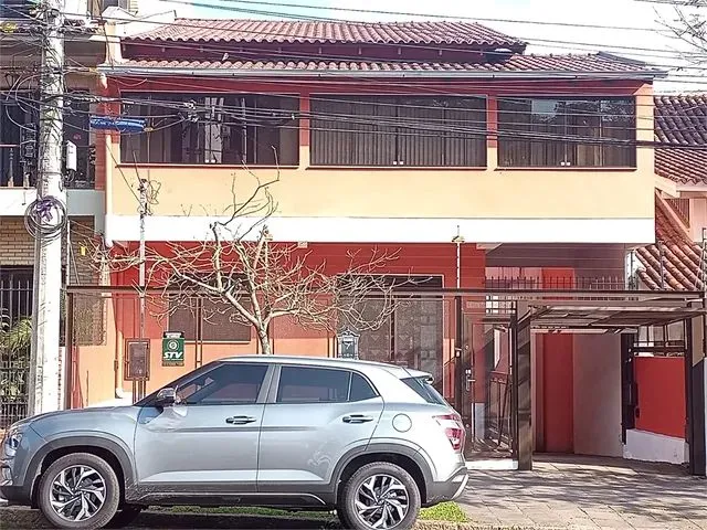 Imagem: Casa com 3 Quartos À Venda em Menino Deus