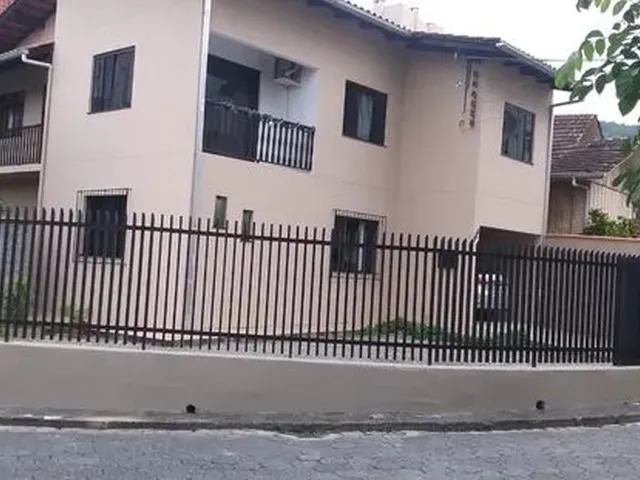 Imagem: A casa possui 1 Dormitório, 1 Banheiro e está localizado