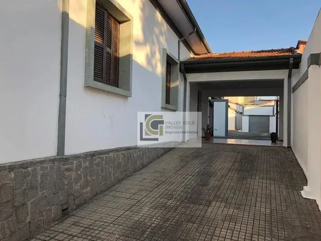 Imagem: Casa com 6 Dormitórios À Venda, 427 M²