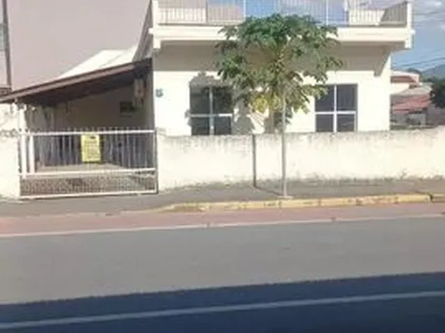 Imagem: Casa em Camboriú no Bairro Monte Alegre