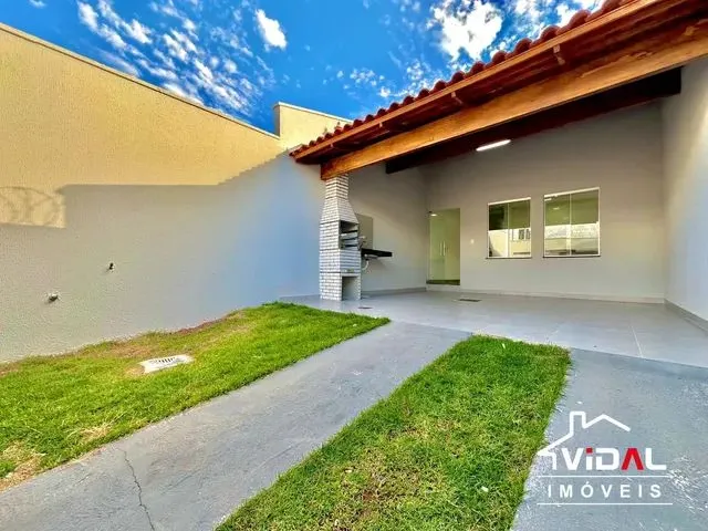 Imagem: A casa possui 3 Dormitórios, 4 Suítes, 2 Banheiros, 2