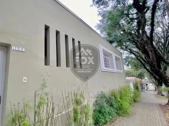 Imagem 2: Excelente Casa com Localização Privilegiada no Batel