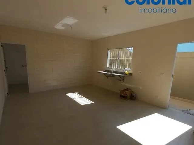 Imagem: A casa possui 2 Dormitórios, 1 Suíte, 2 Banheiros, 1 Vaga