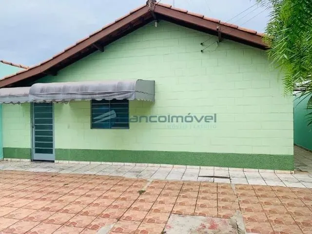 Imagem: A casa possui 2 Dormitórios, 1 Banheiro, 4 Vagas na