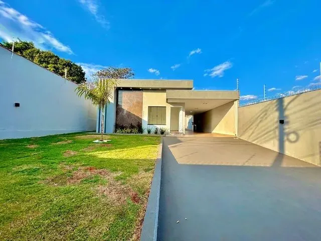 Imagem 14: Excelente Casa com Amplo Espaço de Terreno e Piscina