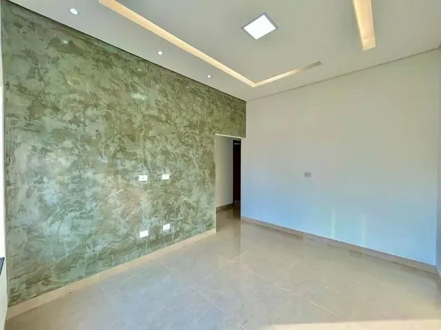 Imagem 12: Excelente Casa com Amplo Espaço de Terreno e Piscina