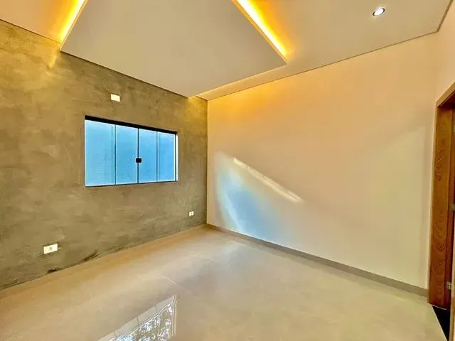 Imagem 4: Excelente Casa com Amplo Espaço de Terreno e Piscina