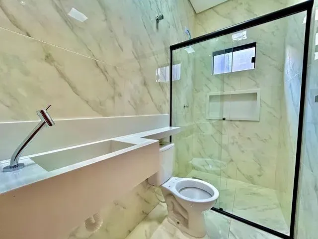 Imagem 2: Excelente Casa com Amplo Espaço de Terreno e Piscina
