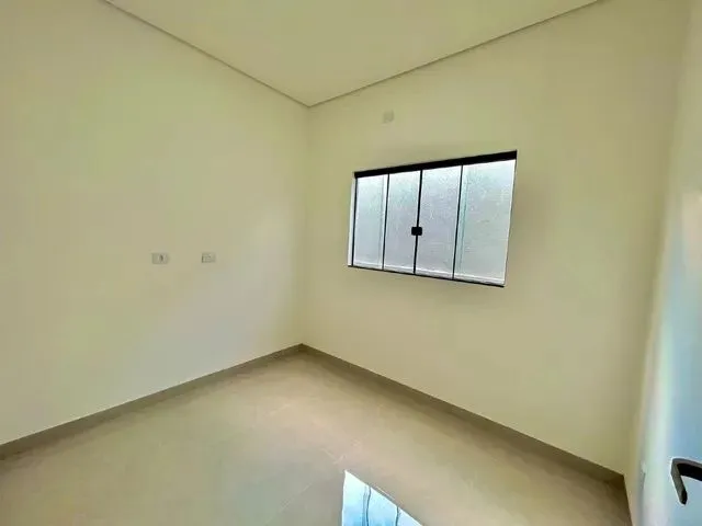 Imagem 10: Excelente Casa com Amplo Espaço de Terreno e Piscina