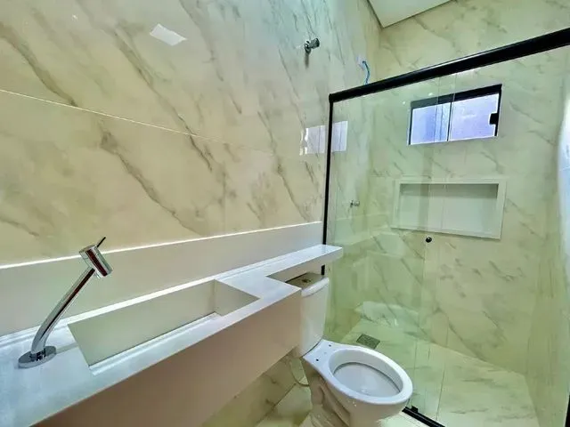 Imagem 8: Excelente Casa com Amplo Espaço de Terreno e Piscina