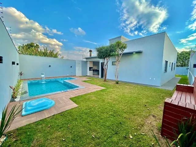 Imagem 16: Excelente Casa com Amplo Espaço de Terreno e Piscina