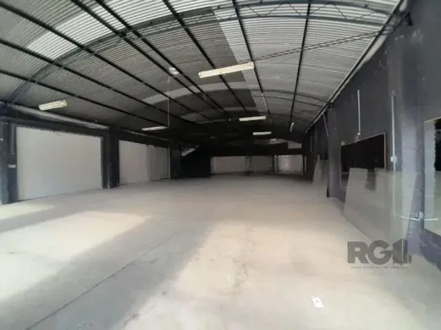 Imagem: Depósito/Pavilhão em Floresta