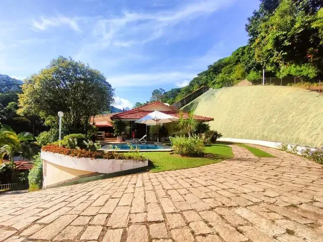 Imagem: Casa com 05 Quartos em Itaipava