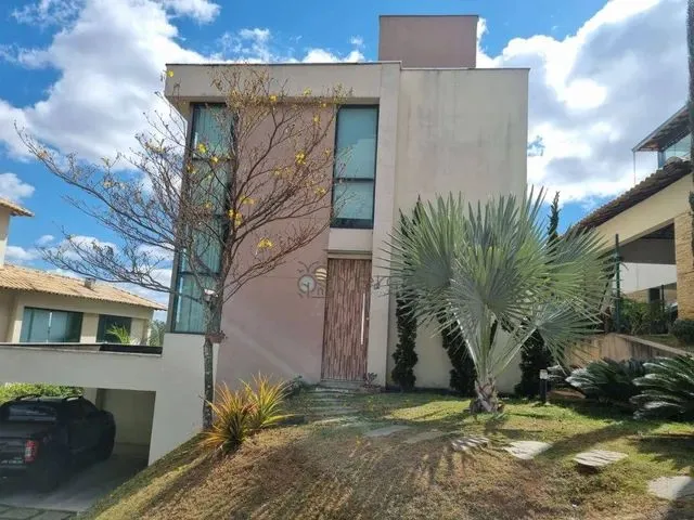 Imagem: Casa com 5 Dormitórios À Venda, 239 M²
