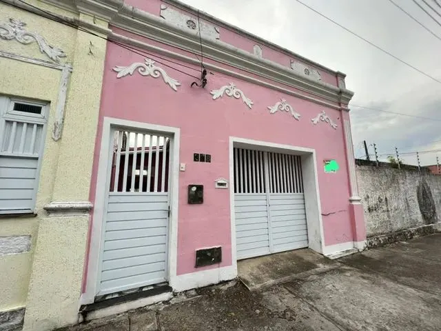 Imagem: Casa em Rua Pública C/ Quintal Amplo