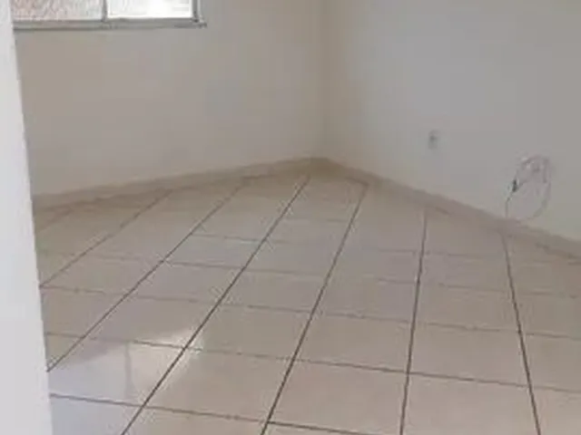 Imagem 2: Aluga-Se Casa: 1º Andar, 2 Quartos (1 Suíte), Sala, Cozinha, Banheiro, Área De