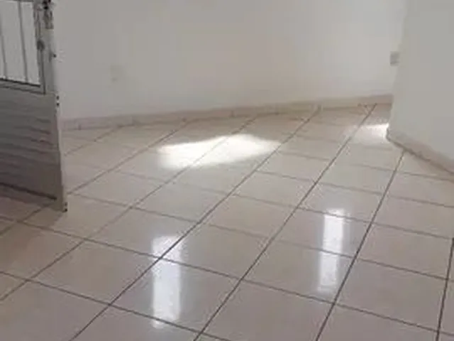 Imagem 6: Aluga-Se Casa: 1º Andar, 2 Quartos (1 Suíte), Sala, Cozinha, Banheiro, Área De
