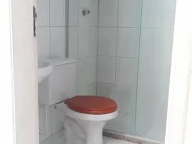 Imagem 4: Aluga-Se Casa: 1º Andar, 2 Quartos (1 Suíte), Sala, Cozinha, Banheiro, Área De