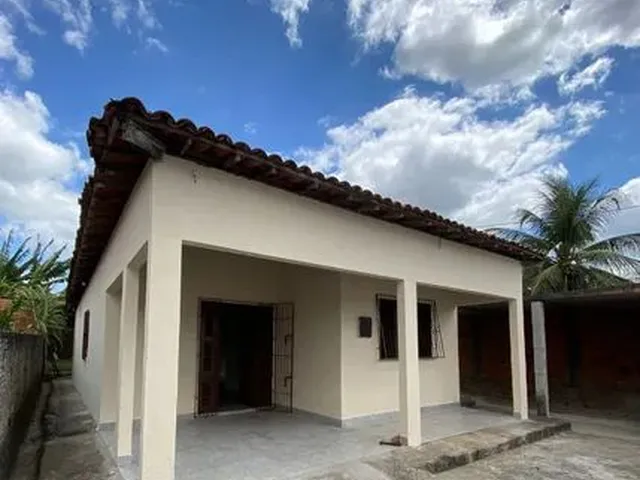 Imagem: A casa possui 3 Dormitórios, 3 Banheiros, 3 Vagas na