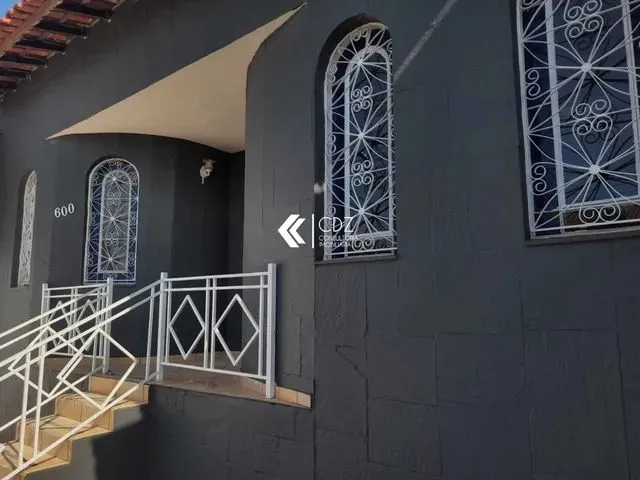 Imagem: Casa para Aluguel com 4 Quartos e Edícula
