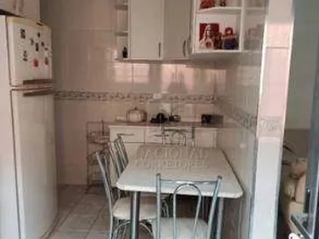 Imagem: A casa possui 3 Dormitórios, 1 Suíte, 2 Banheiros, 2